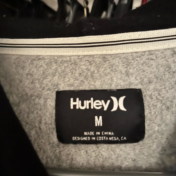 Hurley pullover. - Picture 2 of 3
